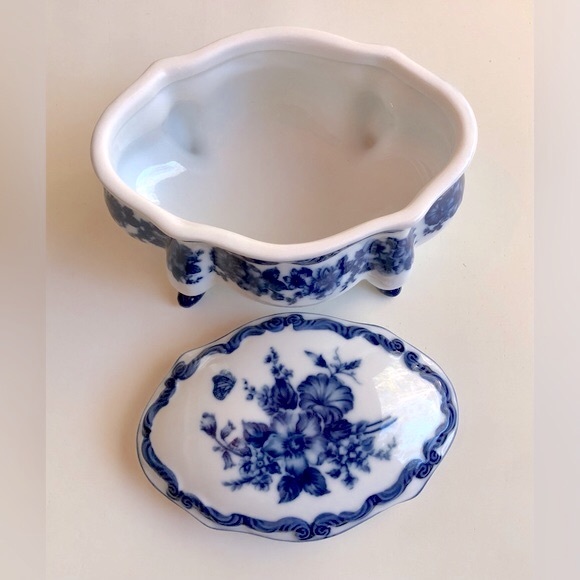 Vintage Cracker Barrel Blue and White Oval Trinket Box - Picture 7 of 9